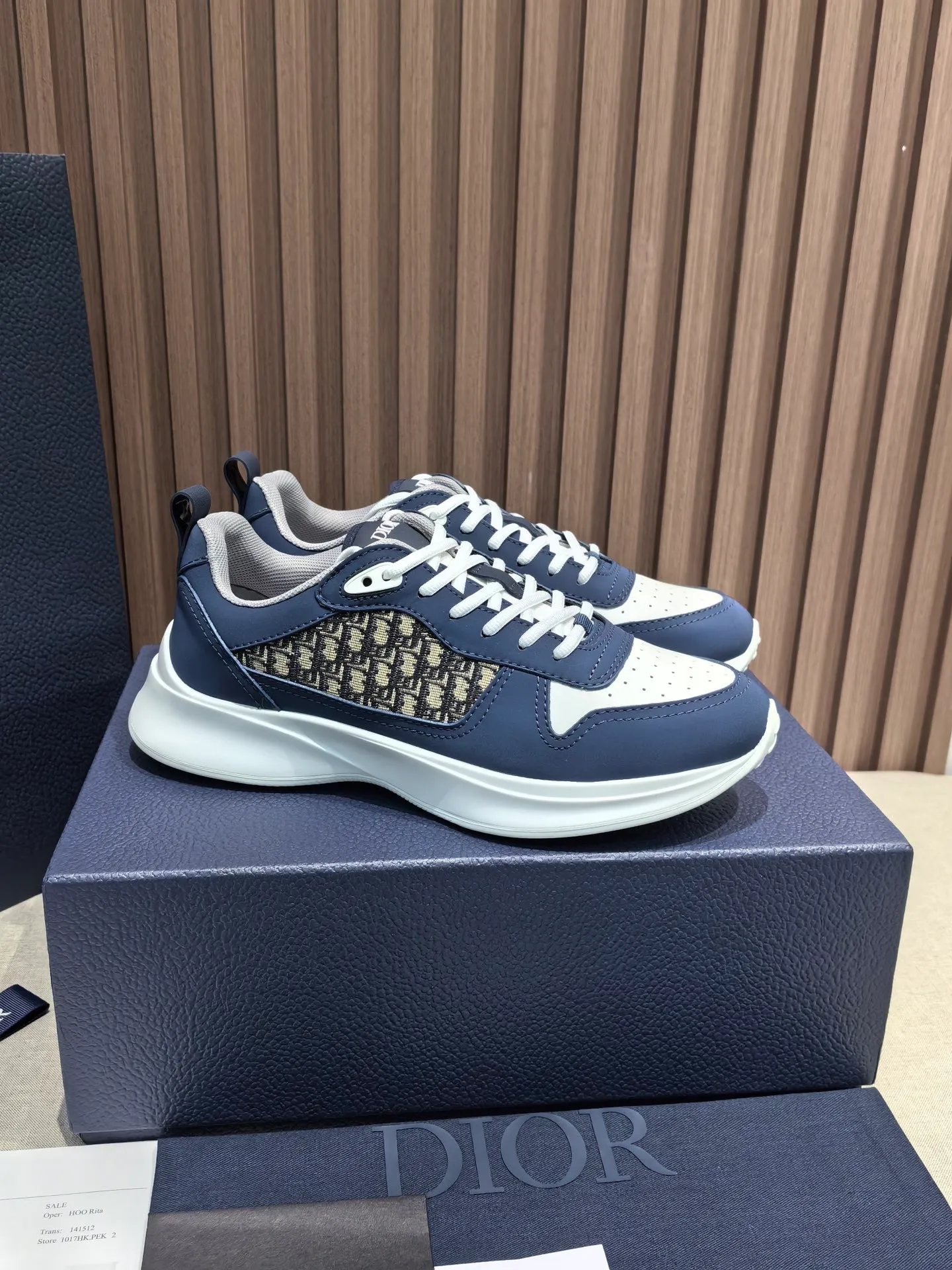 Factory price: 440💰 🔍Top purchasing agent🇮🇹 Dior's super-popular sports shoes, popular for street men, are synchronized with the new product counters. The uppers are made of Italian original imported cowhide and matched with D's customized fabrics. It is a must-have for fashionistas. The complex craftsmanship is perfectly reproduced. Imported soft cowhide foot pads, soles: original soles specially provided by the original factory, exclusive movable molded soles are super comfortable, original factory follow-up goods, 🔍🔍high quality, you can enter and exit the counter at will, welcome to compare, code number 38-45 (46 can be customized and cannot be returned or exchanged)